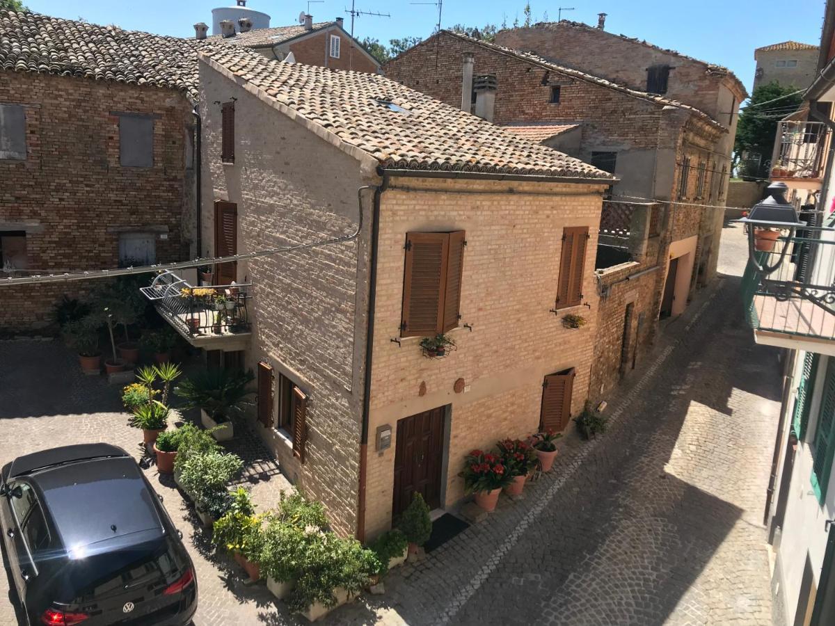 La Trave Bed & Breakfast Montecosaro  Bagian luar foto